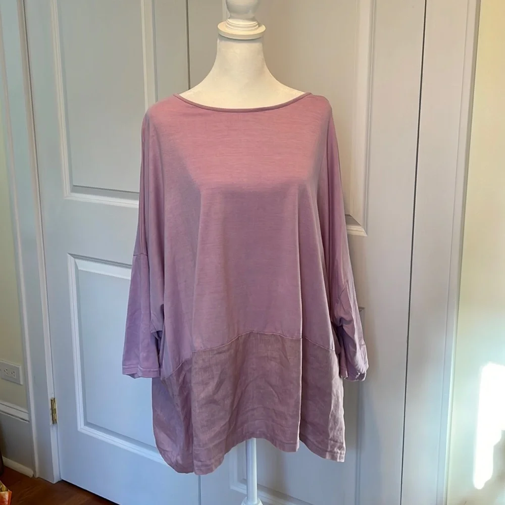 Lilac cotton jersey with linen hem tunic top. Scoop neck. Size XL